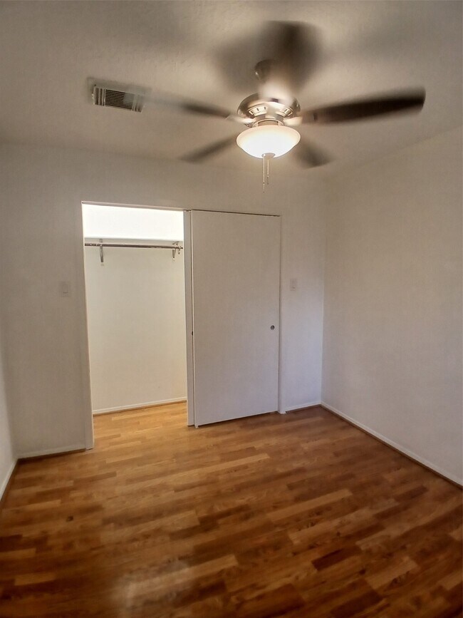 Foto del edificio - 1126 E Brompton Dr