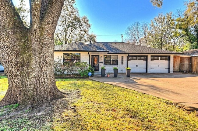Photo - 9527 Vilven Ln House