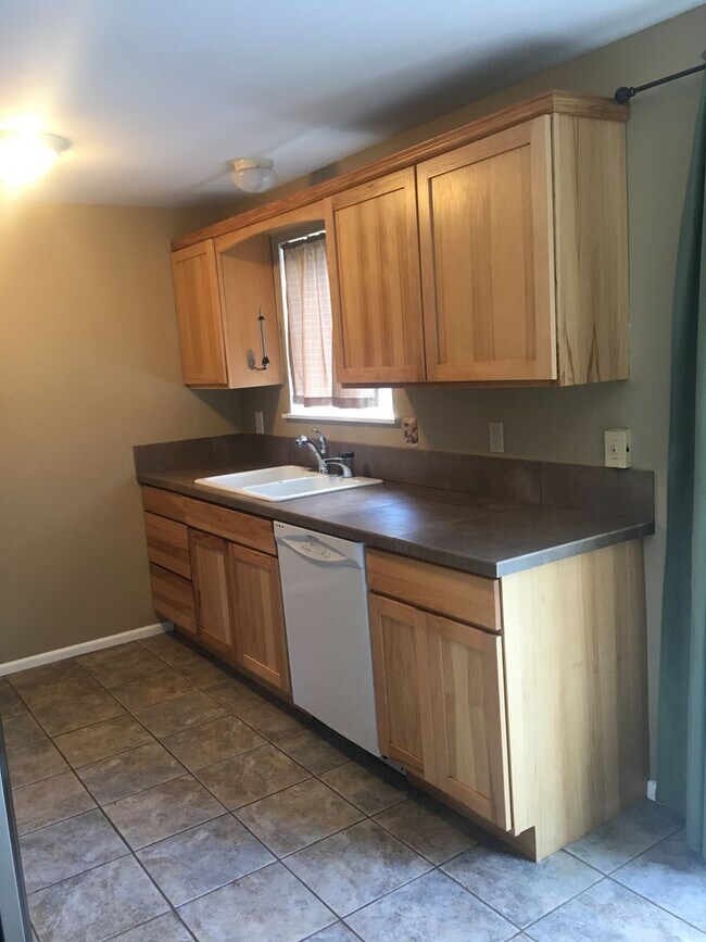 Building Photo - Cute 3 Bedroom House Near Lakeway
