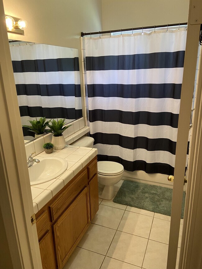 Foto del edificio - 11910 Wethersfield St