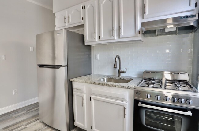 Foto del edificio - 4901 Murphy Pl