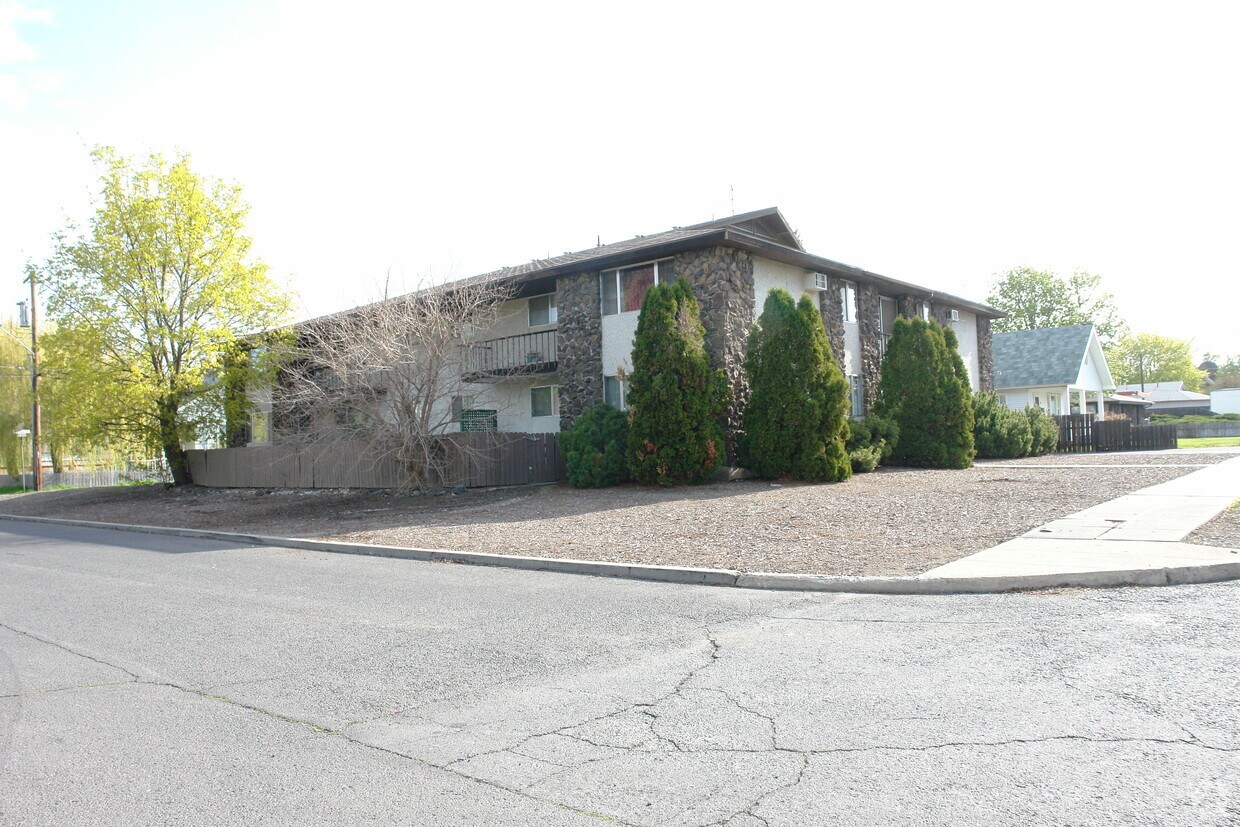 Building Photo - 1030 W Frederick Ave