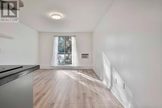 Photo du bâtiment - 123 Woodbine Ave