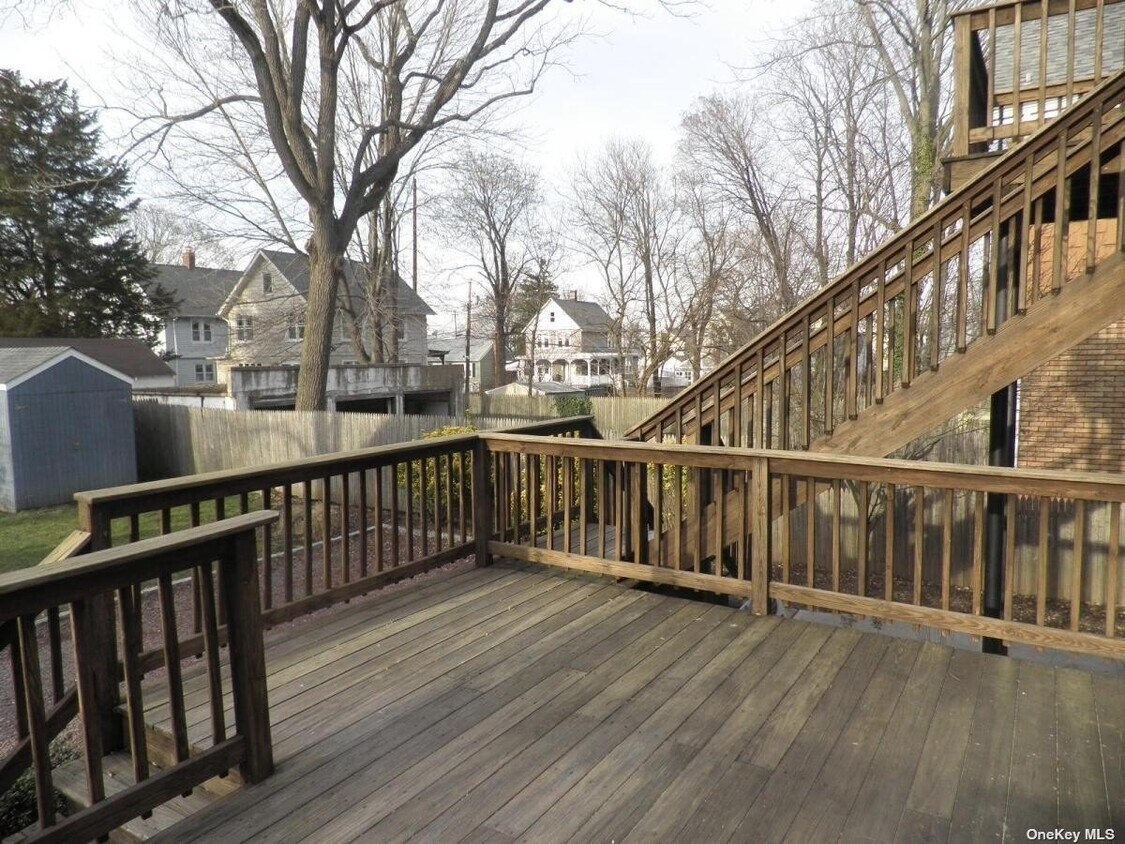 7 Bayside Ave Unit 1, Oyster Bay, NY 11771 Room for Rent in Oyster