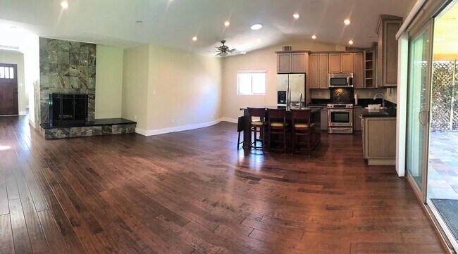 Foto del edificio - Charming Hillcrest Home with Private Yard in an Unbeatable Location