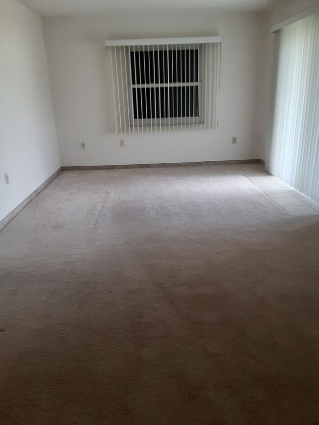 Foto del edificio - Annual rental