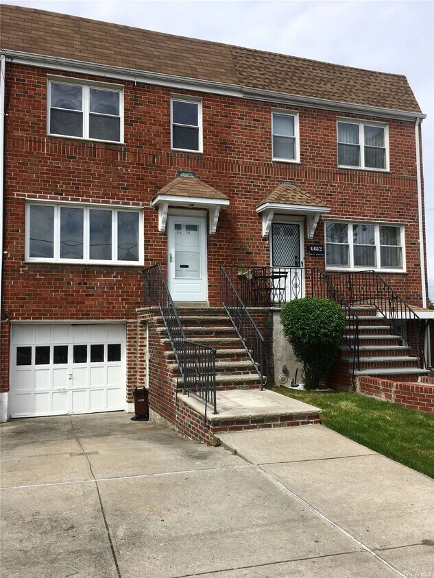 Foto principal - 66-14 Gray St