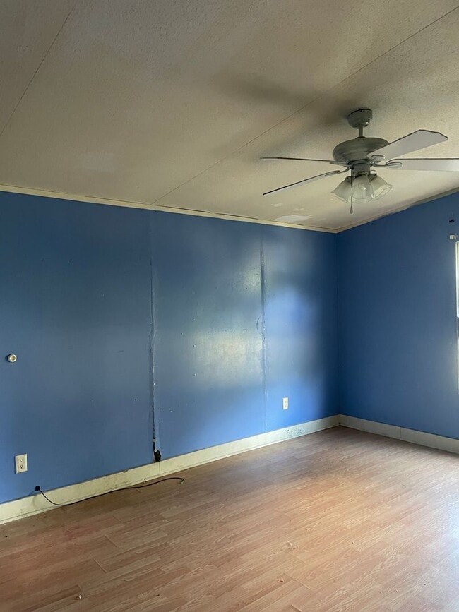 Building Photo - 3 or 4 BR, 2 Bath 1,680 sq ft doublewide m...