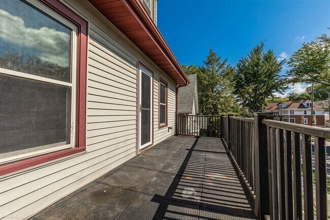 Foto del edificio - 3 br, 1 bath House - 1042 East Gorham Stre...