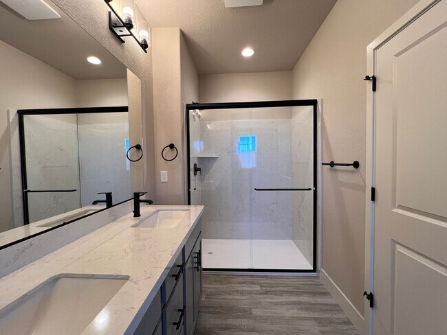 Foto del edificio - MUST SEE! 2/2.5/2 Townhome in Gardnerville