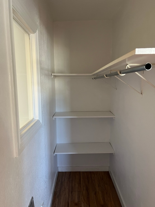 Foto del edificio - 8569 Remmet Ave