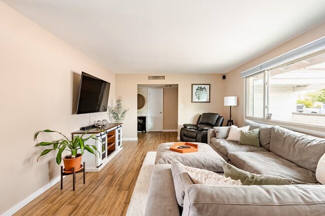 Living Room - 1104 E Campus Dr