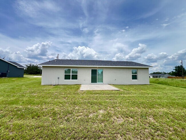 Foto del edificio - 52 Maple Dr