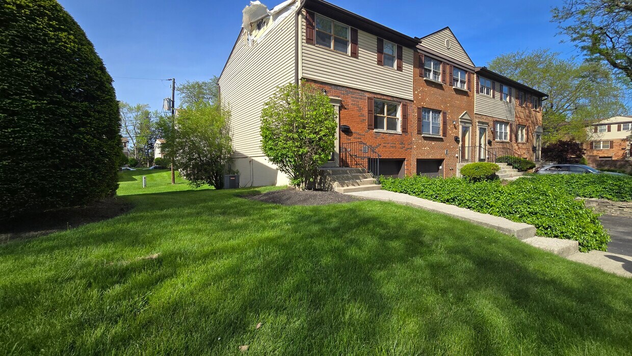 Foto principal - 2844 Petzinger Rd