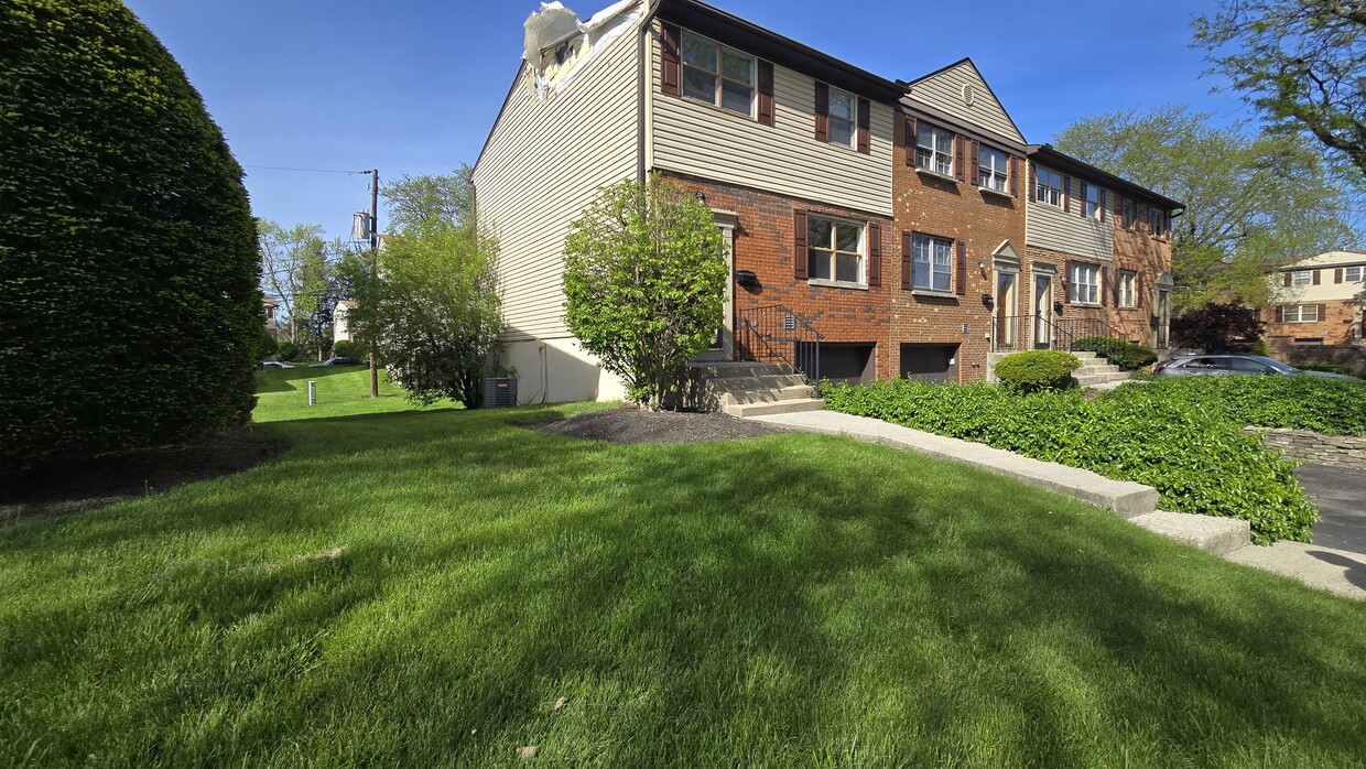Primary Photo - 2844 Petzinger Rd