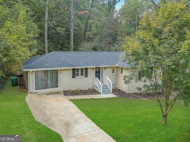 Foto del edificio - 2239 Pinewood Dr