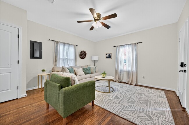 Building Photo - 2212 Rosewood St