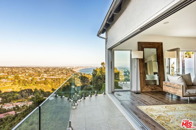 Building Photo - 650 Resolano Dr