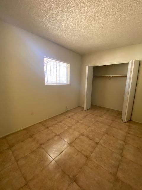 Foto del edificio - FOR RENT