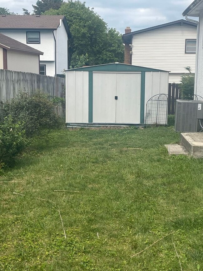 Building Photo - 6225 Willowcrest Dr