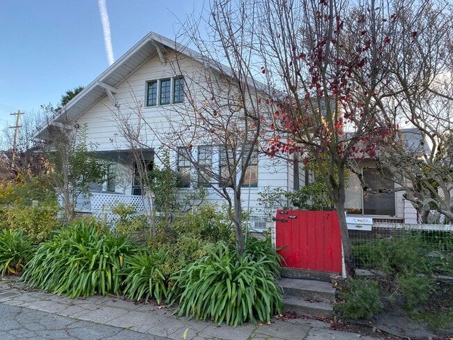 Building Photo - 800 B St