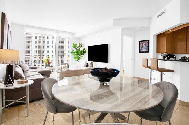 Foto del edificio - 801 Brickell Key Blvd