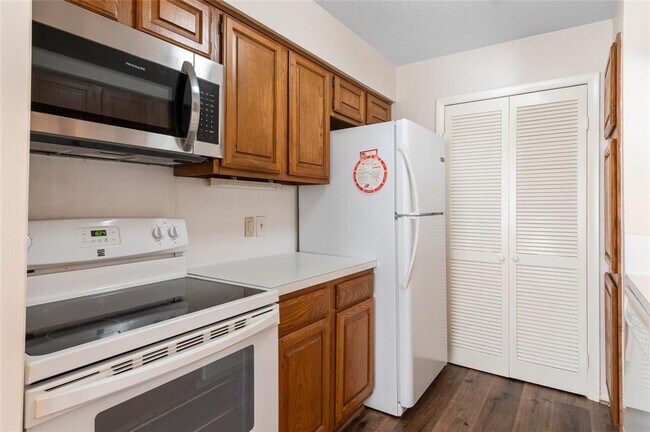 Foto del edificio - 10830 Lynbrook Dr