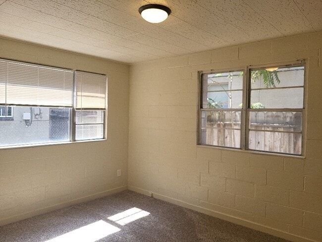 Building Photo - 913 Willow St