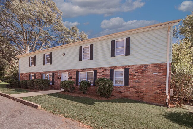 Building Photo - 10 Bostic St