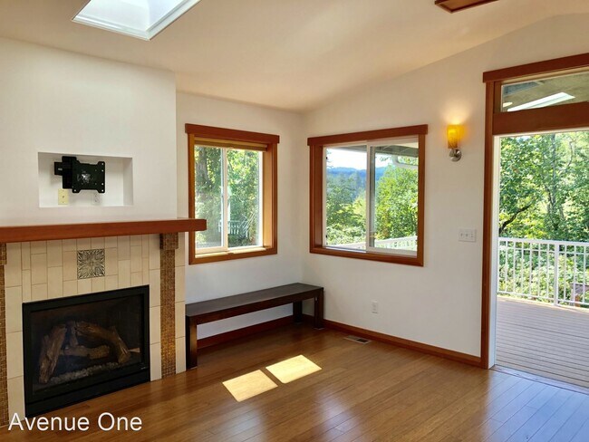 Building Photo - 1 br, 1 bath House - 12615 SE 7th Place
