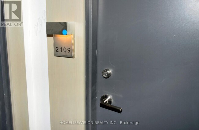 Photo du bâtiment - 8 Olympic Gdn Dr