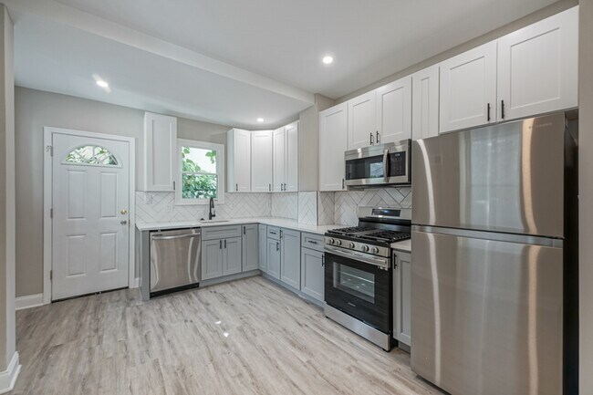 Building Photo - 121 N 51st St