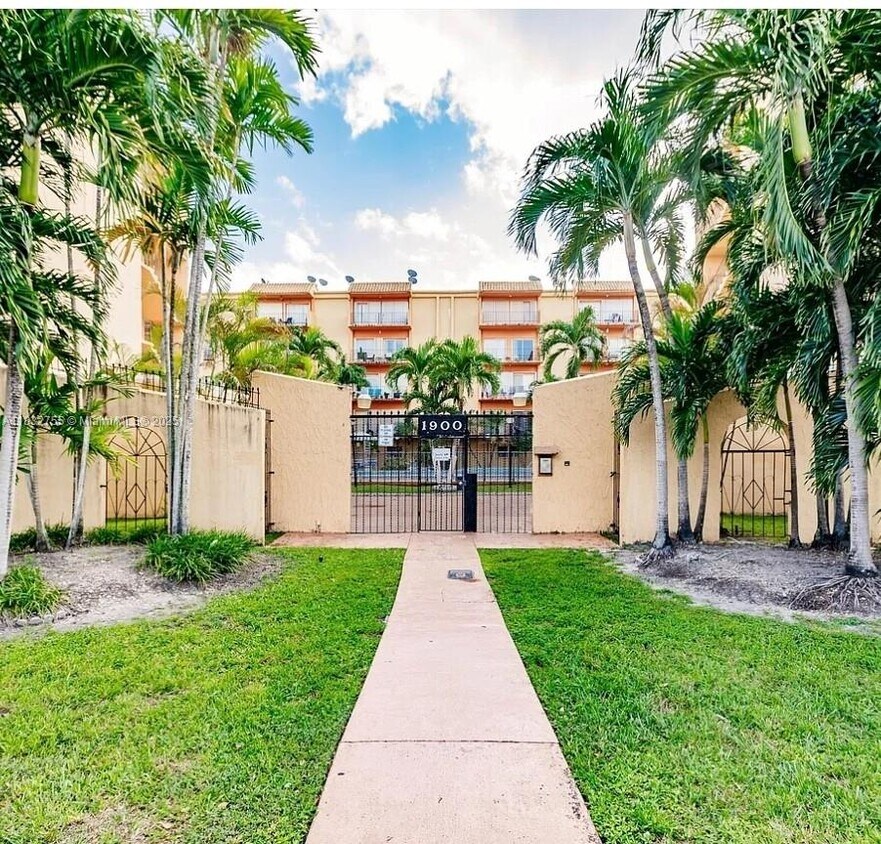 Foto principal - 1900 W 54th St