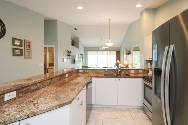 Foto del edificio - ** LAKEVIEW AT CARLTON LAKES STUNNING 2/2 ...