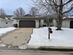 Building Photo - 2832 W Glenpark Dr