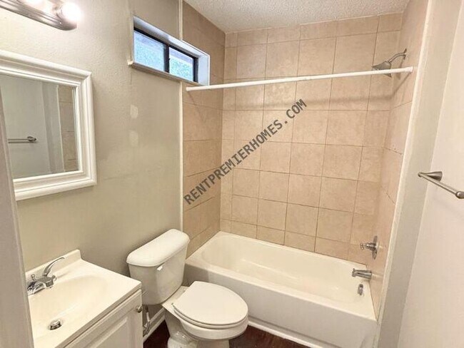 Building Photo - 238 Briarpatch Ln