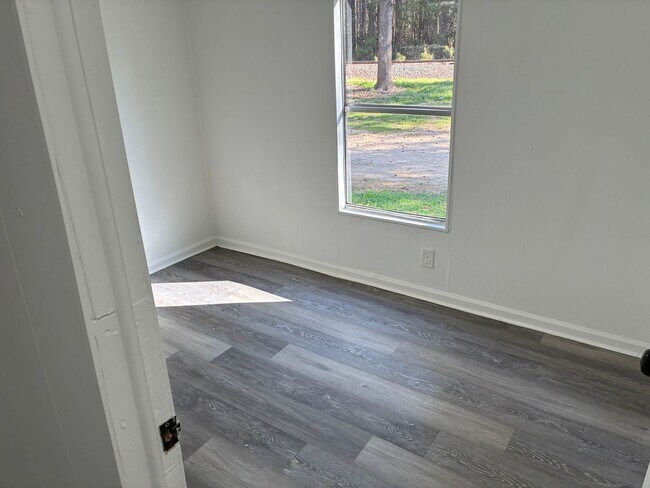 Foto del edificio - Newly remodeled home is located in Lancaster, SC 29720.