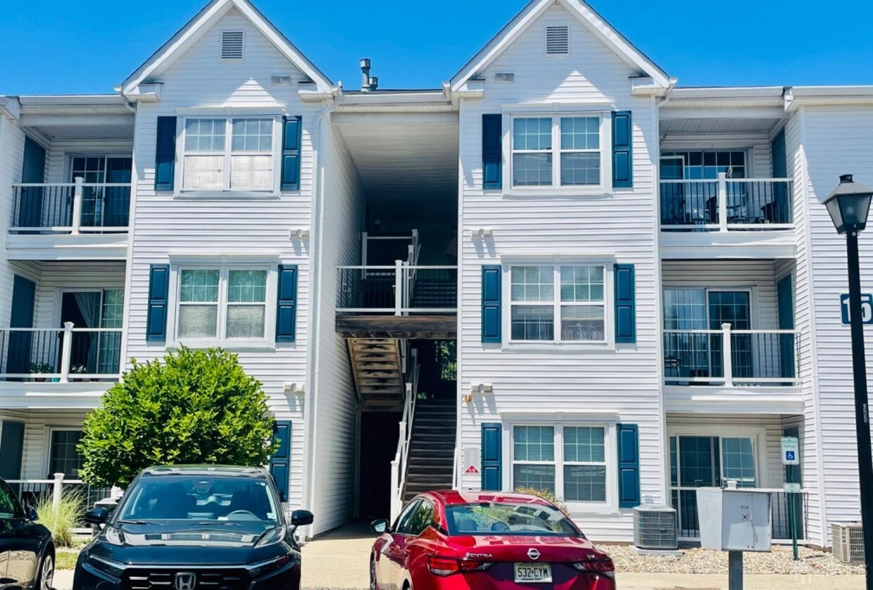 1512 Waterford Dr, Edison, NJ 08817 Condo for Rent in Edison, NJ