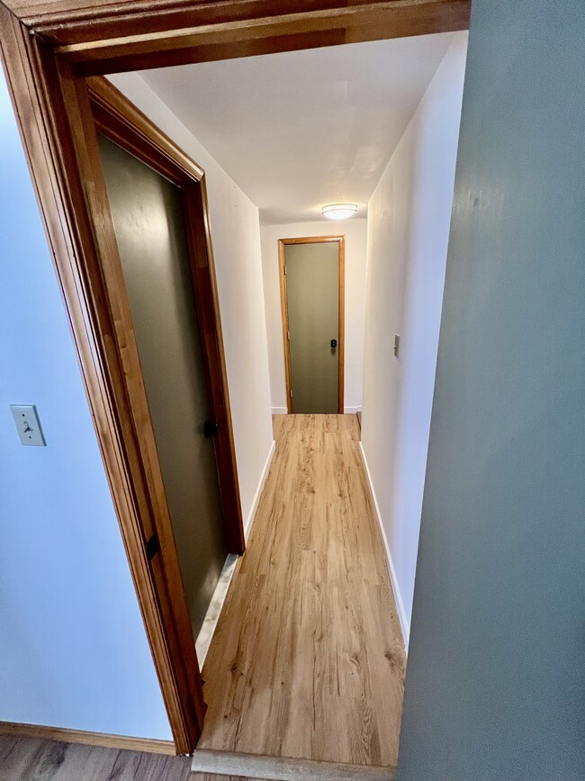 Building Photo - 5156 Hickory Ln