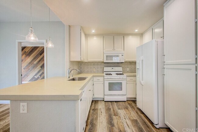 Building Photo - 555 Lands End Way