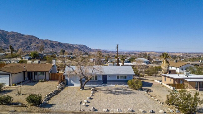 Building Photo - Beautiful 2 Bedroom Home