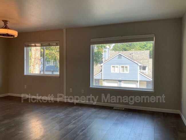 Building Photo - 1307 NW Slate Ln