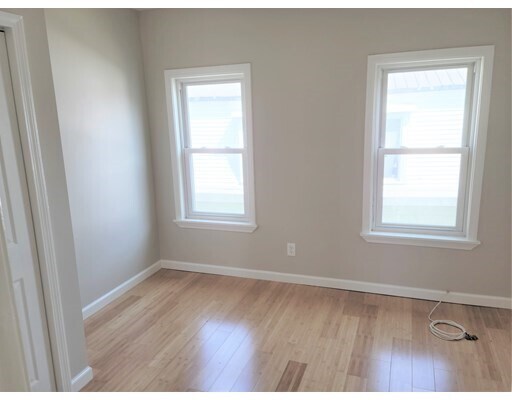 Primary Photo - 60 Keene St