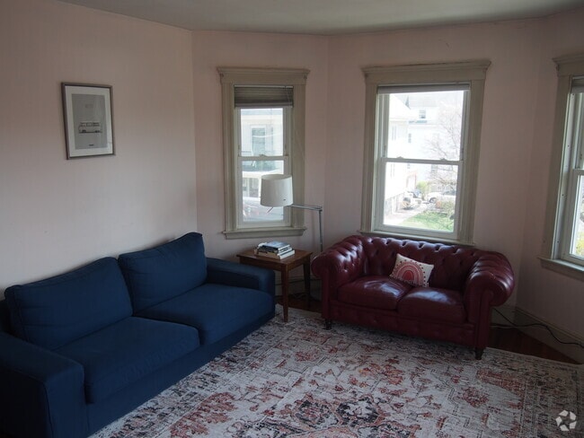 Building Photo - 33 Pinehurst St