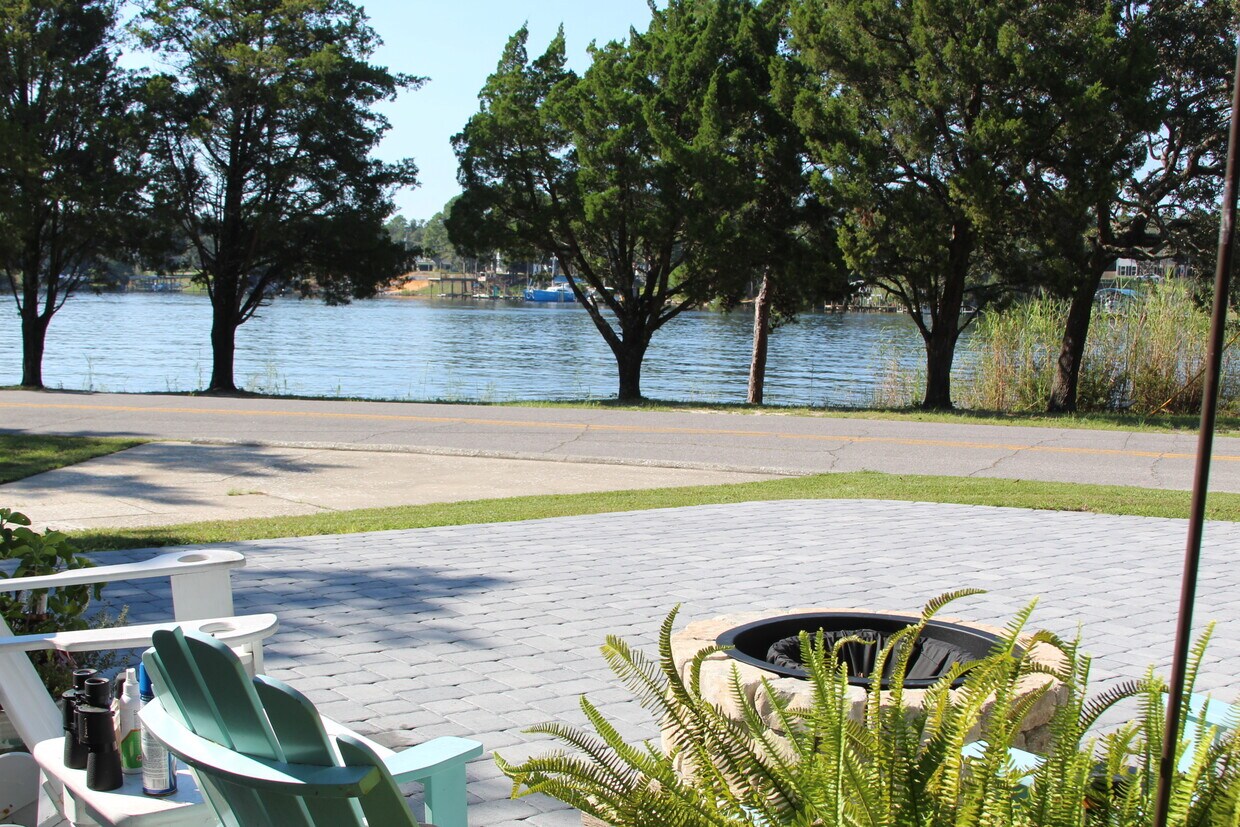 Foto principal - 1139 N Bayshore Dr