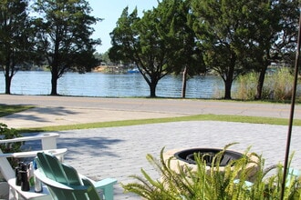 Building Photo - 1139 N Bayshore Dr Building Photo - 1139 N Bayshore Dr