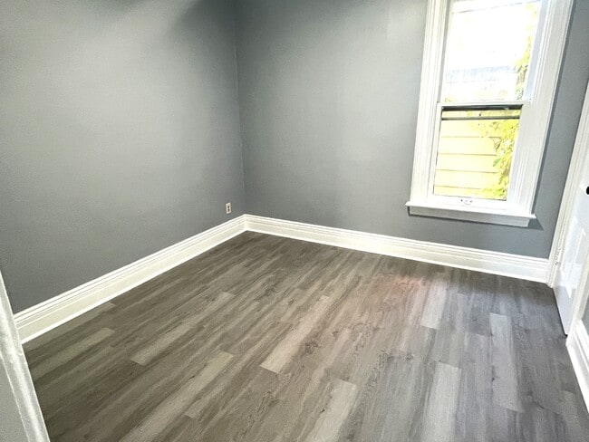 Building Photo - 715 Vine St