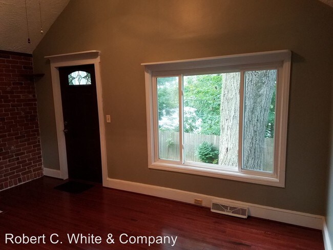 Foto del edificio - 176 Forest Rd