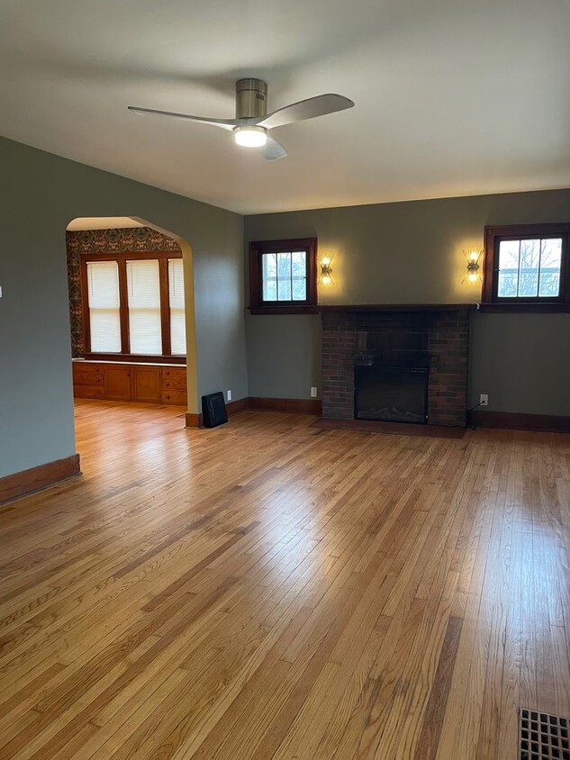 Four Bedroom Farmhouse on Three Acres - Four Bedroom Farmhouse on Three Acres