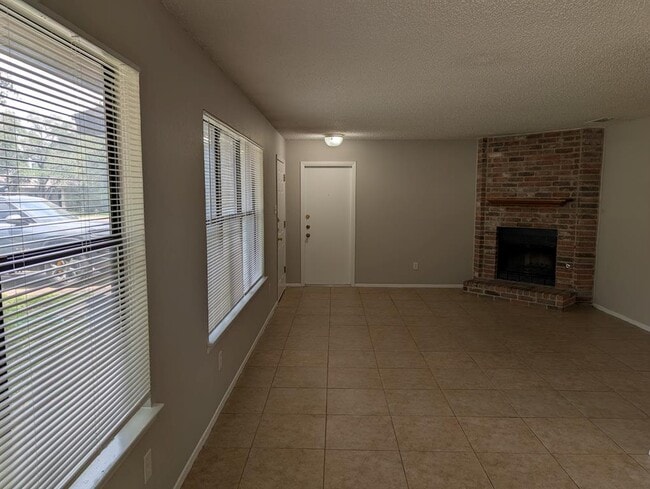 Building Photo - 8315 Cahill Dr